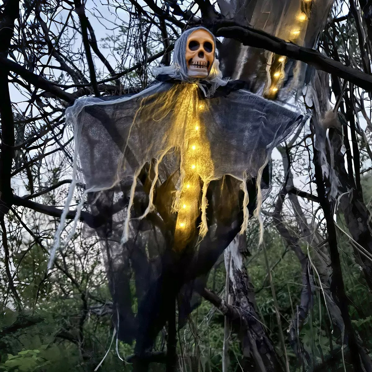 Outdoor Horror Hanging Skull Prop - I Love Goods