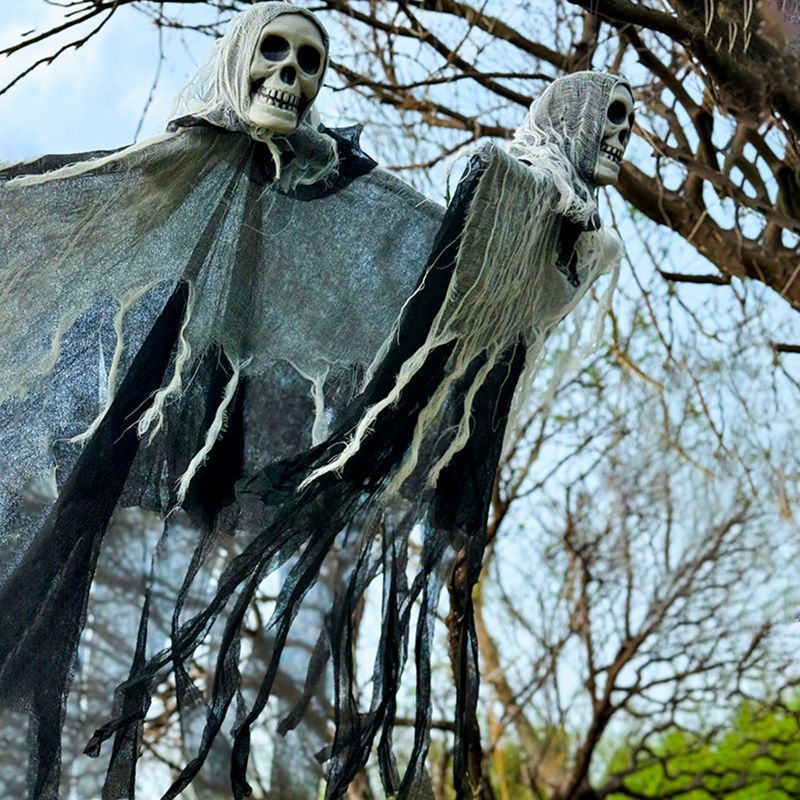 Outdoor Horror Hanging Skull Prop - I Love Goods